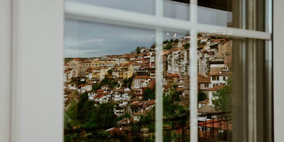 Държавна разпродажба или обществена загуба? Какво се случва с над 4400 имота на България